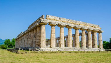 Paestum 'daki antik harabe tesisinde bulunan Nettuno tapınağının ayrıntılı görüntüsü