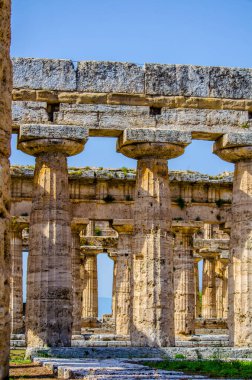 Paestum 'daki antik harabe tesisinde bulunan Nettuno tapınağının ayrıntılı görüntüsü
