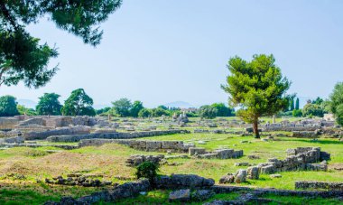 Paestum 'daki antik harabe kompleksinde bulunan taş yığınının görüntüsü