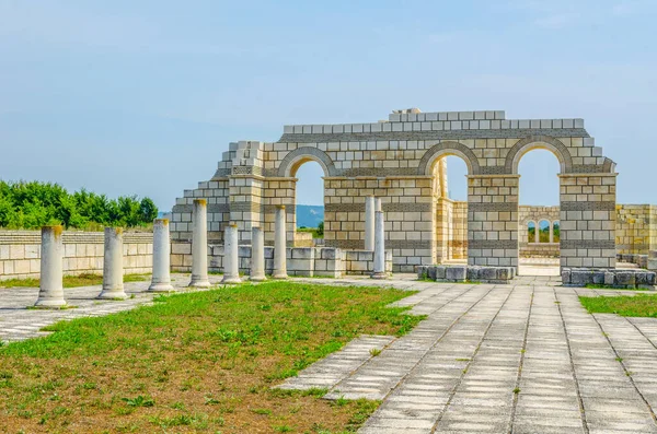 Bulgaristan 'ın ilk başkenti Pliska' daki katedralin yıkıntılarının ayrıntıları