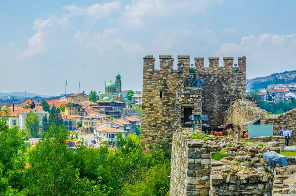 Bulgari 'deki Veliko Tarnovo üzerindeki Çarevets kalesinin manzarası