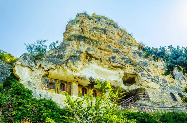 Bulgari, Rousse yakınlarındaki Basarbovo Kaya Manastırı