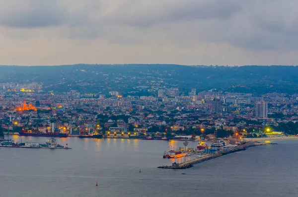 Bulgaristan 'daki varna limanının sanayi bölgesinin havadan görünüşü
