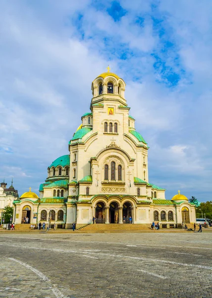 Bulgaristan 'ın Sofya kentindeki Alexander Nevski katedrali manzaralı