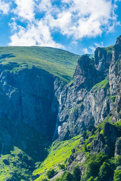 Raisko Praskalo Şelalesi Balkanlar 'ın orta kesimindeki Bulgari Milli Parkı' nda.