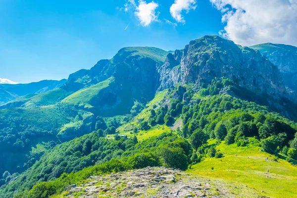 Raisko Praskalo Şelalesi Balkanlar 'ın orta kesimindeki Bulgari Milli Parkı' nda.