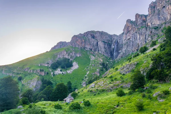 Raisko Praskalo Şelalesi Balkanlar 'ın orta kesimindeki Bulgari Milli Parkı' nda.