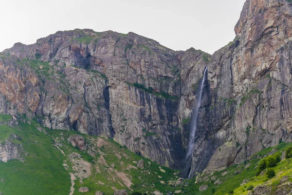 Raisko Praskalo Şelalesi Balkanlar 'ın orta kesimindeki Bulgari Milli Parkı' nda.