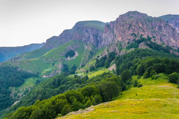 Raisko Praskalo Şelalesi Balkanlar 'ın orta kesimindeki Bulgari Milli Parkı' nda.