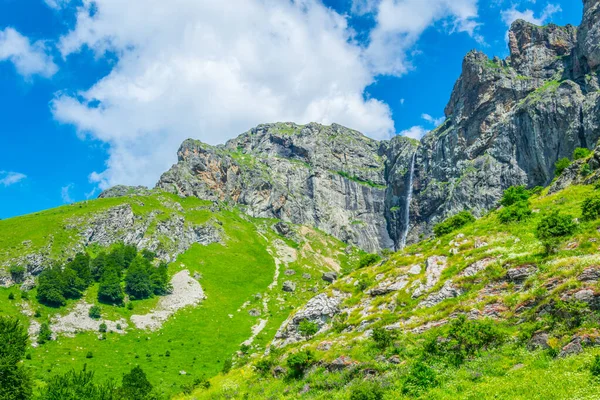 Raisko Praskalo Şelalesi Balkanlar 'ın orta kesimindeki Bulgari Milli Parkı' nda.