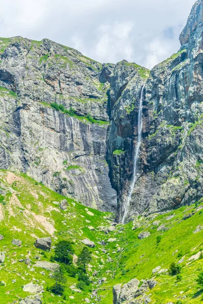 Raisko Praskalo Şelalesi Balkanlar 'ın orta kesimindeki Bulgari Milli Parkı' nda.