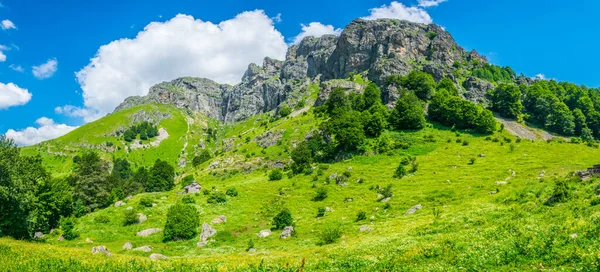 Raisko Praskalo Şelalesi Balkanlar 'ın orta kesimindeki Bulgari Milli Parkı' nda.