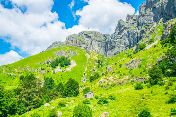 Raisko Praskalo Şelalesi Balkanlar 'ın orta kesimindeki Bulgari Milli Parkı' nda.