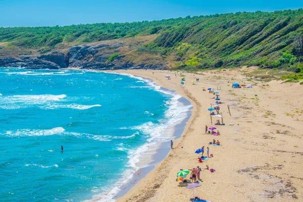 Bulgaristan 'ın Sinemorets kenti yakınlarındaki Lipit plajında insanlar güneşli bir günün tadını çıkarıyorlar