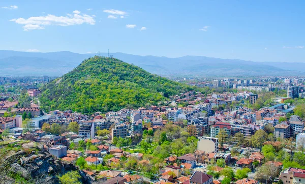 Eski kasabası ve antik Roma 'dan yadigârlarıyla ünlü Bulgar şehir plövdiv' inin havadan görünüşü. Kültürel mirası nedeniyle 2017 Avrupa kültür başkenti oldu..
