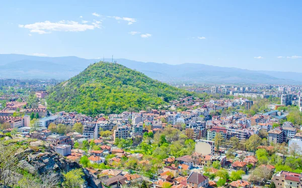 Eski kasabası ve antik Roma 'dan yadigârlarıyla ünlü Bulgar şehir plövdiv' inin havadan görünüşü. Kültürel mirası nedeniyle 2017 Avrupa kültür başkenti oldu..