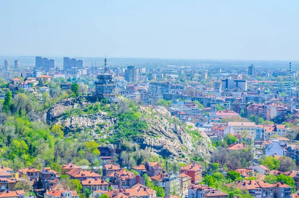 Eski kasabası ve antik Roma 'dan yadigârlarıyla ünlü Bulgar şehir plövdiv' inin havadan görünüşü. Kültürel mirası nedeniyle 2017 Avrupa kültür başkenti oldu..