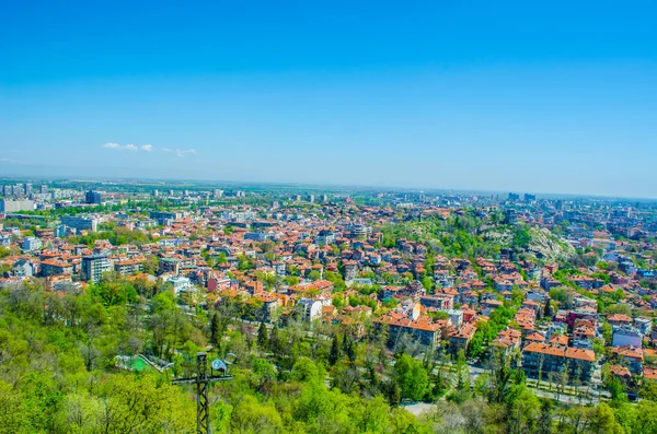 Eski kasabası ve antik Roma 'dan yadigârlarıyla ünlü Bulgar şehir plövdiv' inin havadan görünüşü. Kültürel mirası nedeniyle 2017 Avrupa kültür başkenti oldu..