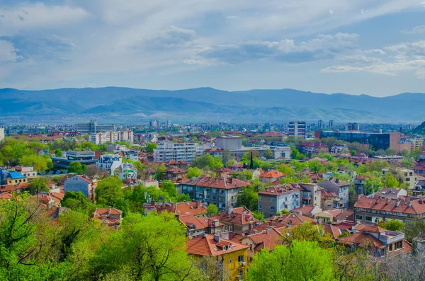 Eski kasabası ve antik Roma 'dan yadigârlarıyla ünlü Bulgar şehir plövdiv' inin havadan görünüşü. Kültürel mirası nedeniyle 2017 Avrupa kültür başkenti oldu..