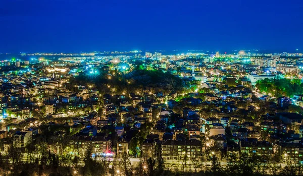 Widok Nocny Oświetlone Bułgarskie Miasto Plovdiv Podjęte Szczytu Wzgórza — Zdjęcie stockowe