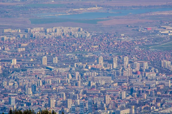 Bulgar sermaye havadan görünümü olan burası yürüyüşçüler için kayakçı ve yaz sırasında kış aylarında vitosha dağın tepesine alınan sofia.