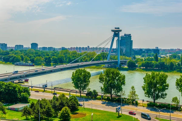 Bratislava, Slovakya 'daki SNP köprüsünün hava görüntüsü