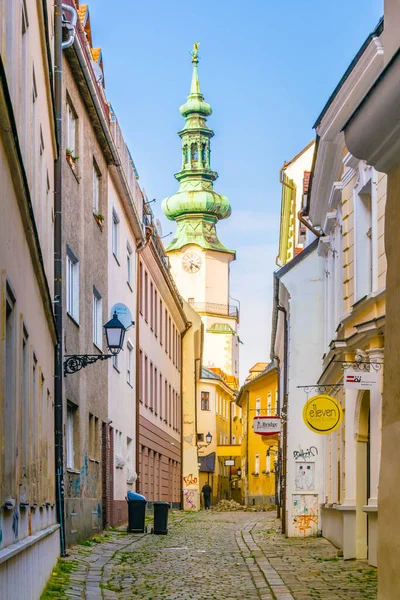 Utsikt Över Smal Gata Den Gamla Staden Bratislava Slovakien — Stockfoto