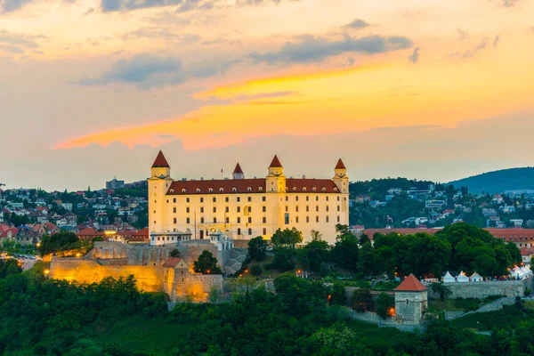 Bratislava Kalesi üzerinde gün batımı, Slovakya