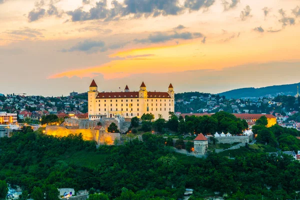 Bratislava Kalesi üzerinde gün batımı, Slovakya