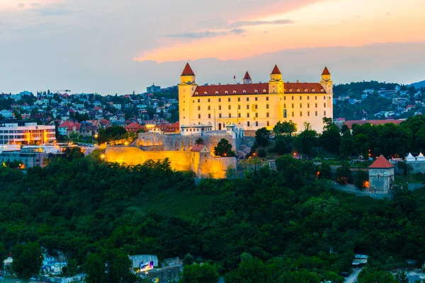 Bratislava Kalesi üzerinde gün batımı, Slovakya