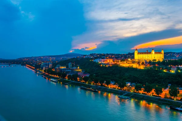 Bratislava Kalesi üzerinde gün batımı, Slovakya
