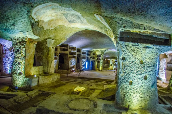 Napoli 'deki ünlü turistik mekan manzarası - Aziz Gennaro' nun yeraltı mezarları.