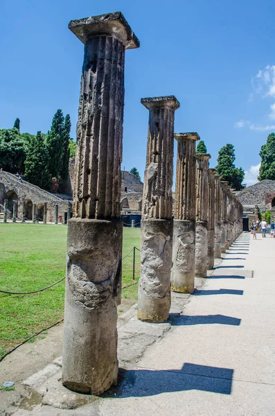 Amfi - Tiyatro İtalyan pompeii içinde harabeye görünümünü