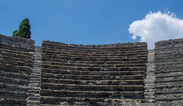 Amfi - Tiyatro İtalyan pompeii içinde harabeye görünümünü