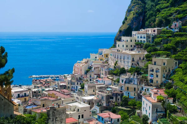 İtalyan köyü Atani 'nin havadan görünüşü.