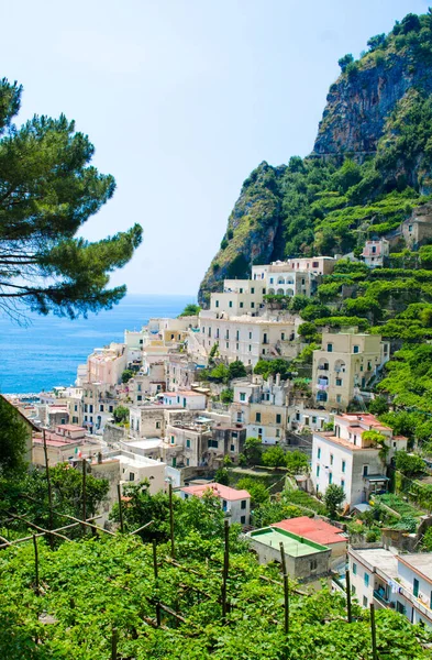 İtalyan köyü Atani 'nin havadan görünüşü.