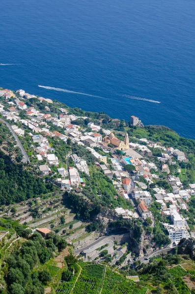 意大利著名的远足小径 Sentiero Degli Dei 是意大利Amalfi海岸的领头羊 除了原始的自然景观外 游客们还能看到波西塔诺 普拉亚诺 诺塞莱等城市 — 图库照片