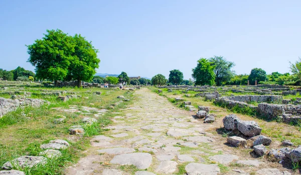 Paestum 'daki antik harabe kompleksinde bulunan taş yığınının görüntüsü