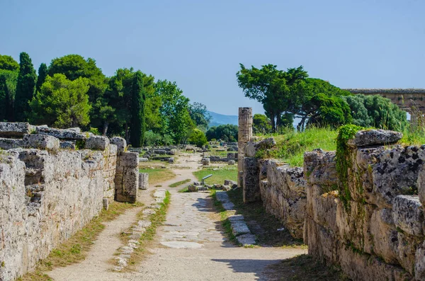 Paestum 'daki antik harabe kompleksinde bulunan taş yığınının görüntüsü