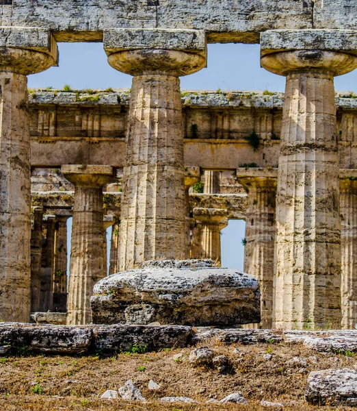 Paestum 'daki antik harabe tesisinde bulunan Nettuno tapınağının ayrıntılı görüntüsü