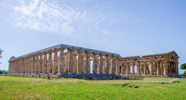 Paestum 'daki antik harabe tesisinde bulunan Nettuno tapınağının ayrıntılı görüntüsü