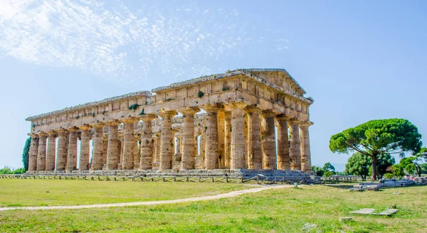 Paestum 'daki antik harabe tesisinde bulunan Nettuno tapınağının ayrıntılı görüntüsü