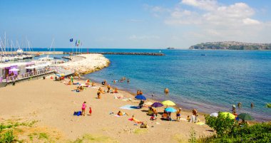 İtalyan Adası procida onun renkli marina, küçük dar sokakları ve hep birlikte turistlerin Napoli - napoli her yıl kalabalığından çekmek birçok plajlar.