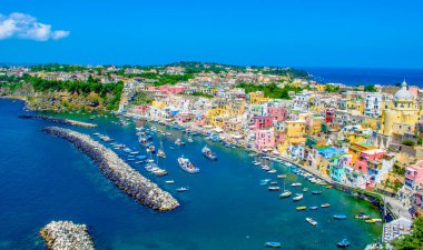 İtalyan Adası procida onun renkli marina, küçük dar sokakları ve hep birlikte turistlerin Napoli - napoli her yıl kalabalığından çekmek birçok plajlar.