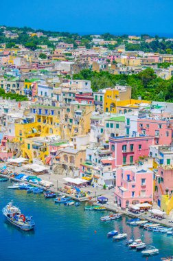 İtalyan Adası procida onun renkli marina, küçük dar sokakları ve hep birlikte turistlerin Napoli - napoli her yıl kalabalığından çekmek birçok plajlar.
