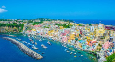İtalyan Adası procida onun renkli marina, küçük dar sokakları ve hep birlikte turistlerin Napoli - napoli her yıl kalabalığından çekmek birçok plajlar.