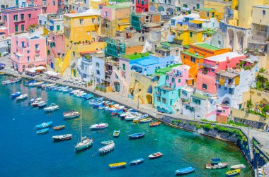 İtalyan Adası procida onun renkli marina, küçük dar sokakları ve hep birlikte turistlerin Napoli - napoli her yıl kalabalığından çekmek birçok plajlar.