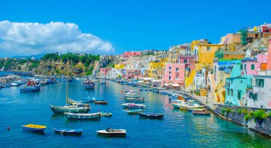 İtalyan Adası procida onun renkli marina, küçük dar sokakları ve hep birlikte turistlerin Napoli - napoli her yıl kalabalığından çekmek birçok plajlar.