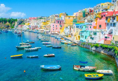 İtalyan Adası procida onun renkli marina, küçük dar sokakları ve hep birlikte turistlerin Napoli - napoli her yıl kalabalığından çekmek birçok plajlar.