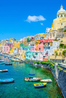 İtalyan Adası procida onun renkli marina, küçük dar sokakları ve hep birlikte turistlerin Napoli - napoli her yıl kalabalığından çekmek birçok plajlar.